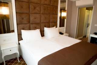 Отель Hotel Arpezos Кырджали Двухместный номер с 1 кроватью или 2 отдельными кроватями-9